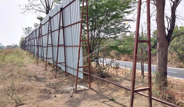 Continuous roadside fencing separating the public highway from the internal construction zones of the Prestige Golden Grove project